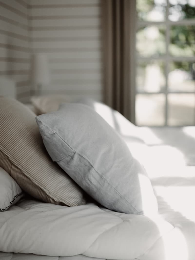 Pillow lifespan comparison — how bamboo pillows and memory foam pillows age over 1-3 years
