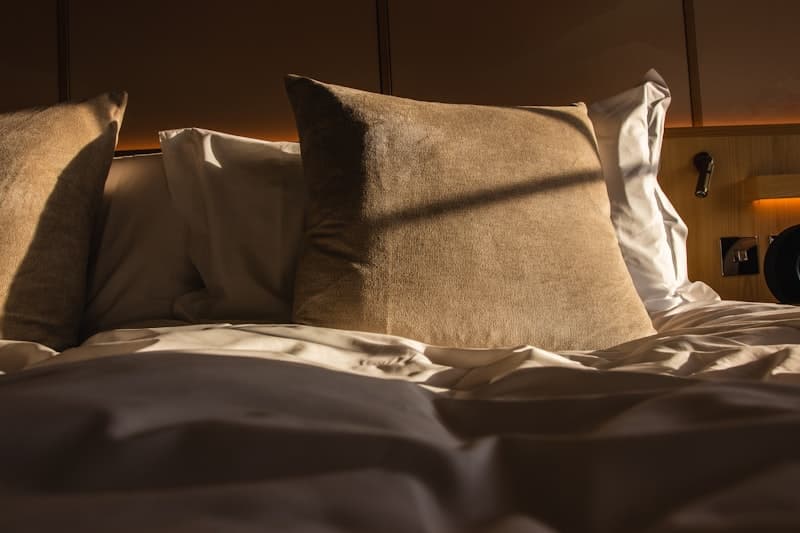 Bamboo Pillow vs Memory Foam Pillow for Neck Pain & Sleep Quality: Which Actually Helps? (2026)