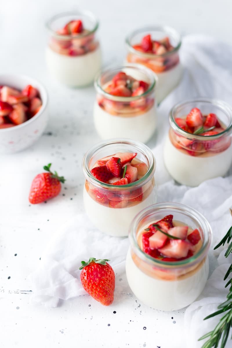 Kefir vs Yogurt for IBS and Bloating: Which Probiotics Actually Work Better? (CFU Count, Lactose, Science-Based)
