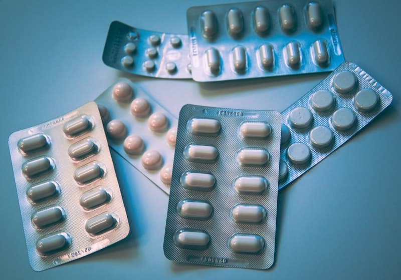 Probiotics vs Prebiotics: What's the Difference and Which One Do You Actually Need? (2026)