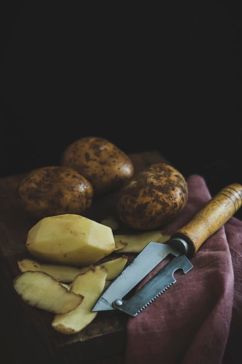 Sweet potato varieties (orange, purple, white) vs white potato varieties (Russet, Yukon Gold, Red) — origins and nutrition basics